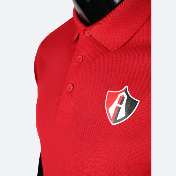 POLO ATLAS FC ROJA CON PARCHE TEXTURIZADO