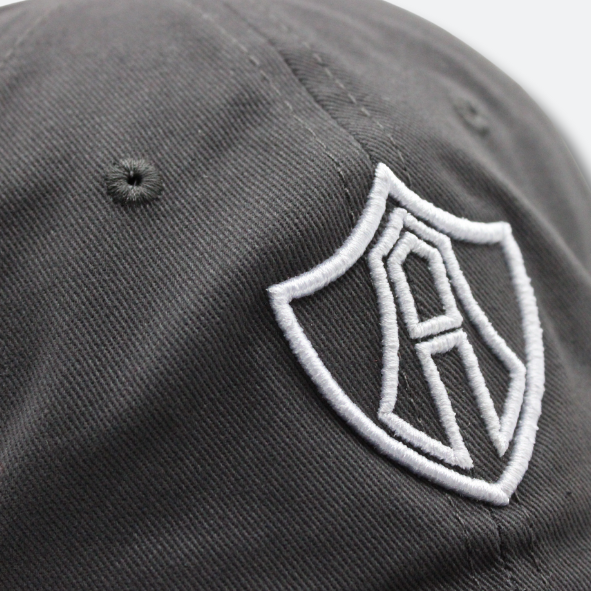 GORRA ATLAS FC EN COLOR GRIS CON ESCUDO BORDADO 2D