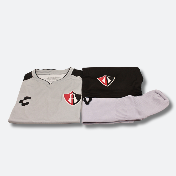 KIT OFICIAL DE ACADEMIAS DE FUTBOL ATLAS FC PARA NIÑO VISITA