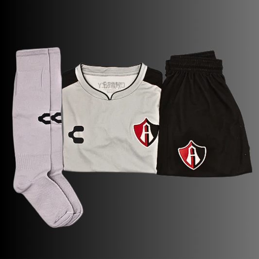 KIT OFICIAL DE ACADEMIAS DE FUTBOL ATLAS FC PARA NIÑO VISITA